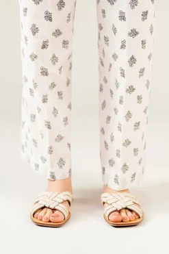 Beige Chappal-440722918