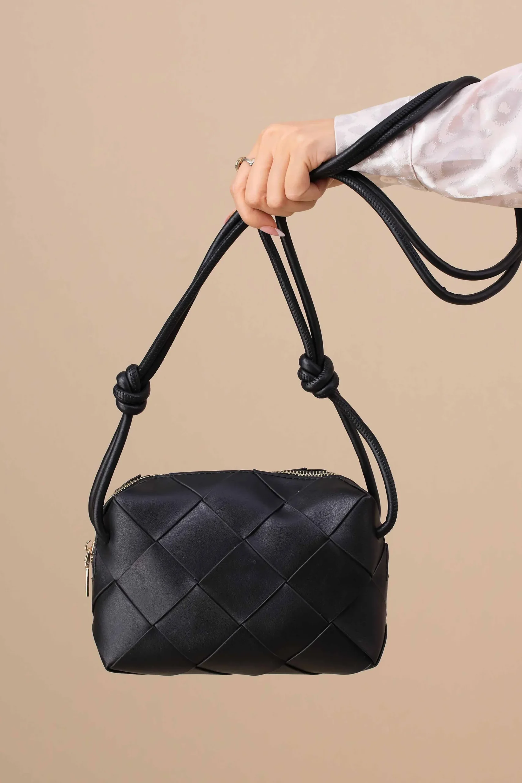 Black Clutch-444752103