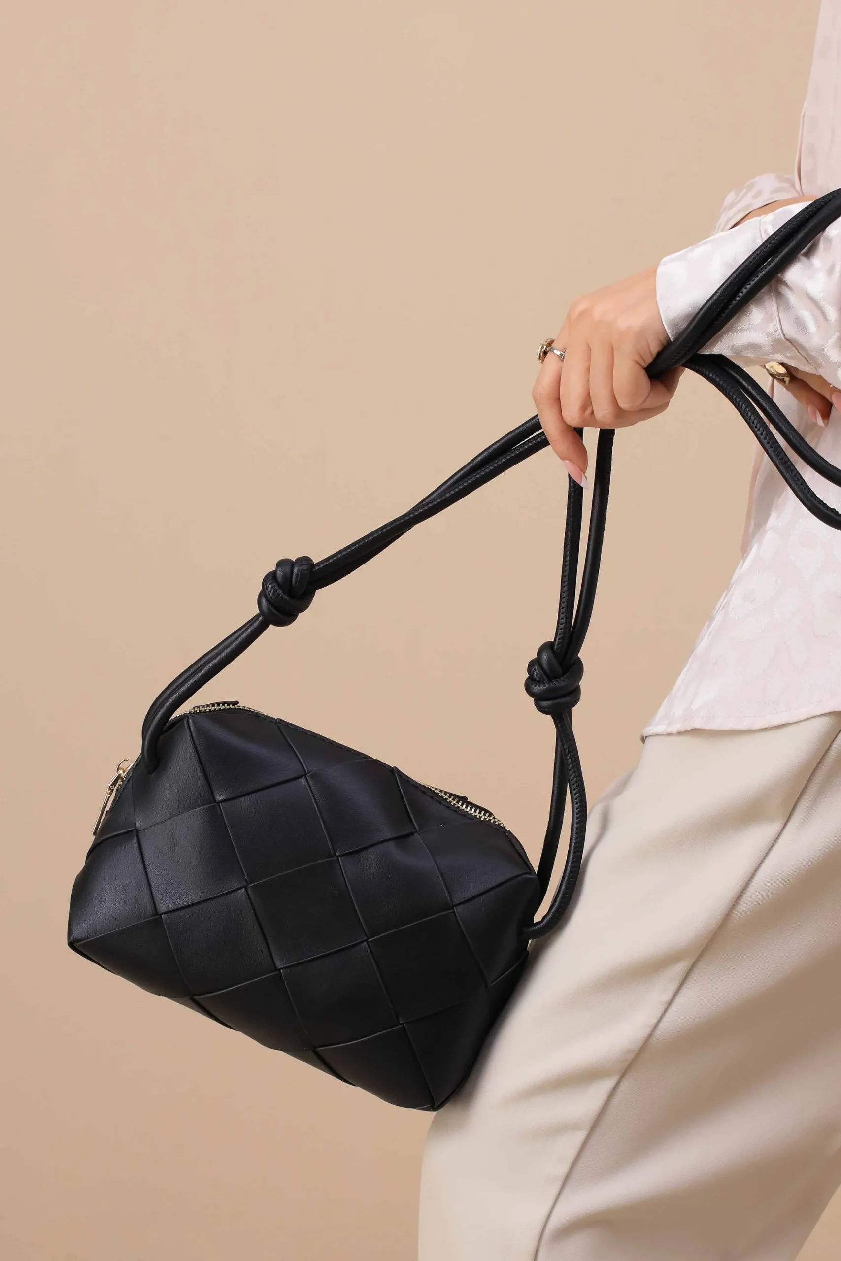 Black Clutch-444752103