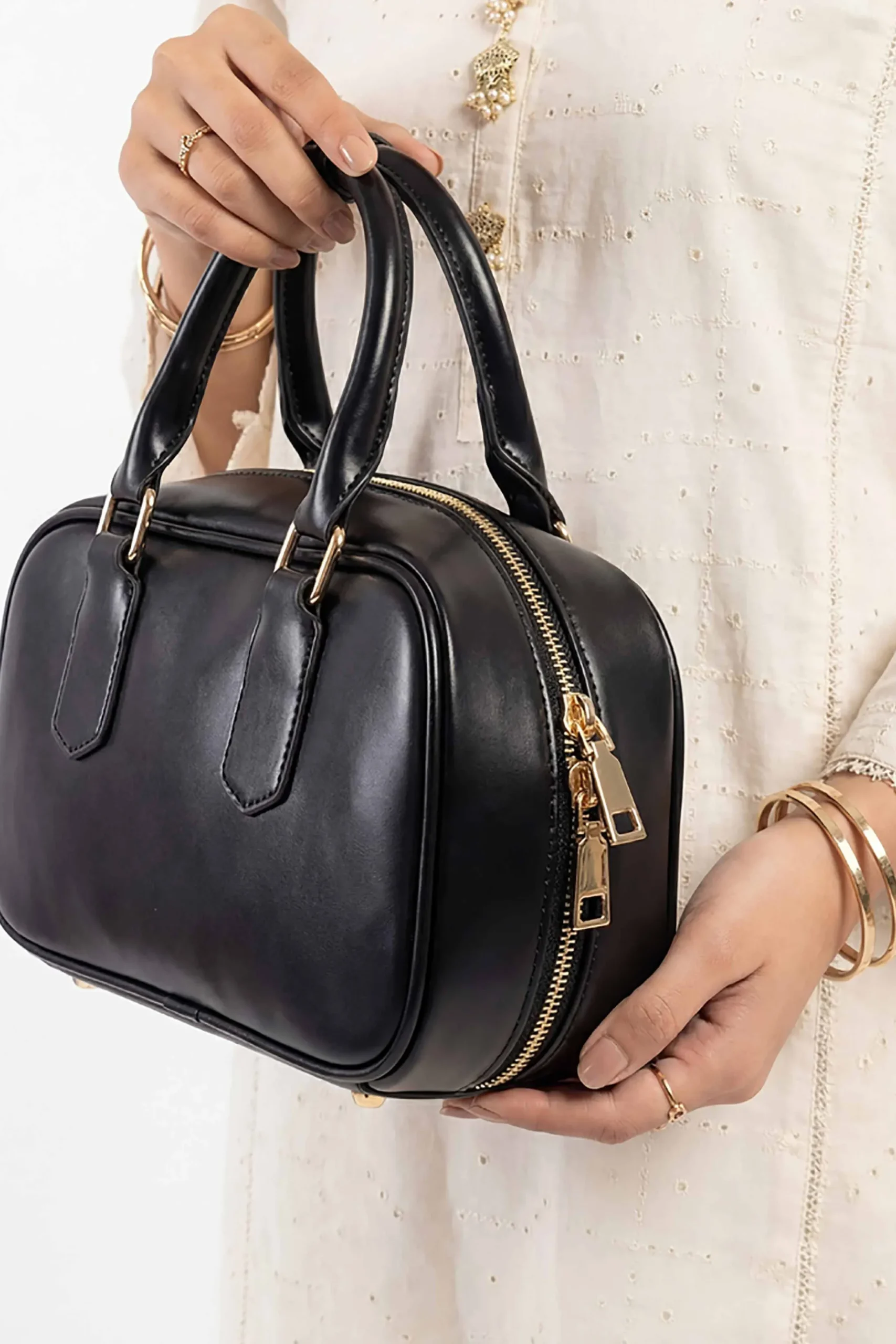 Black Hand Bag-449022103