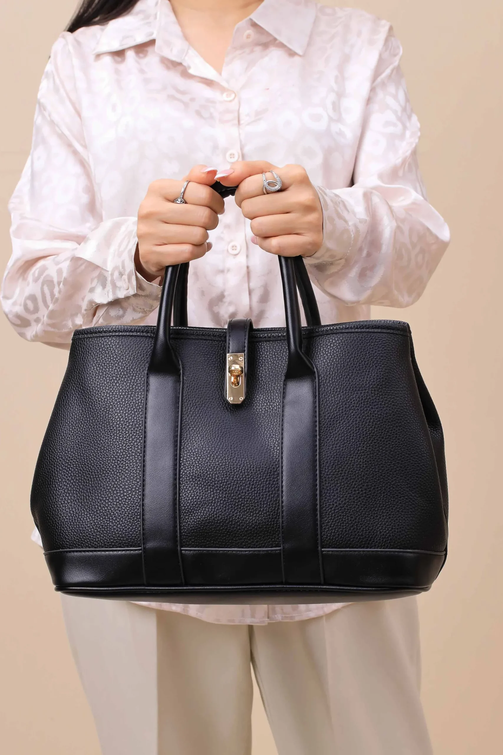 Black Shoulder Bag-444802103