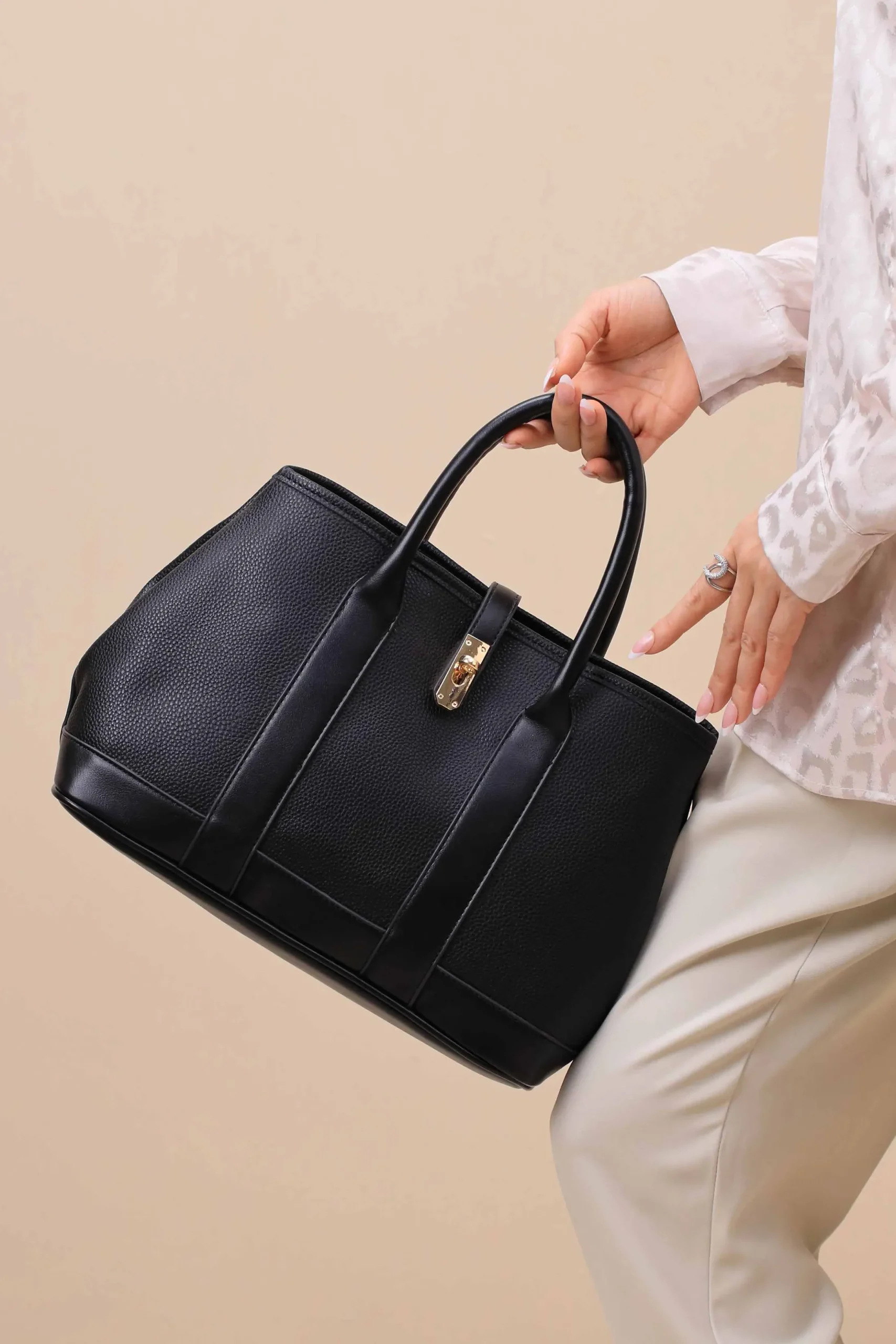 Black Shoulder Bag-444802103