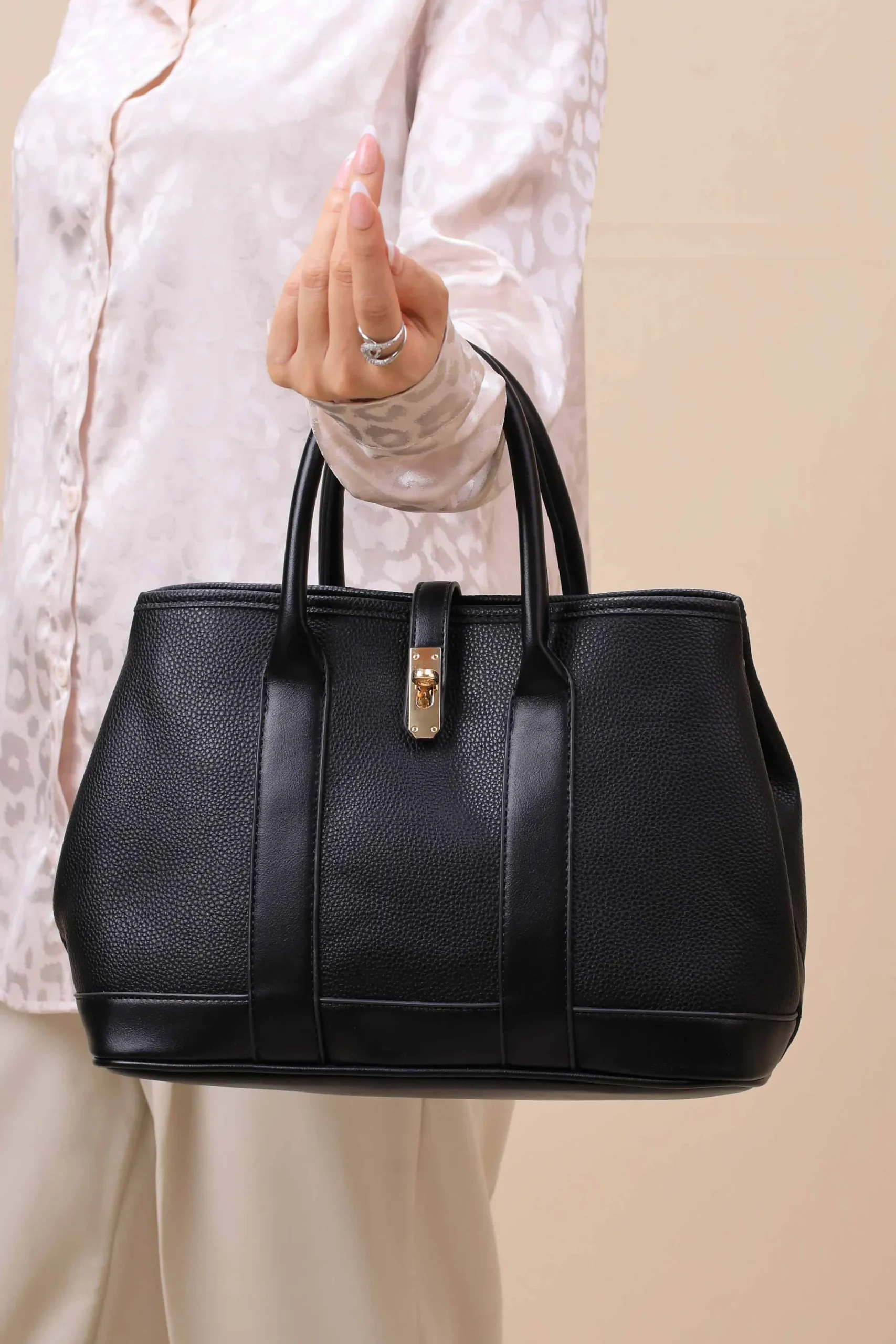 Black Shoulder Bag-444802103