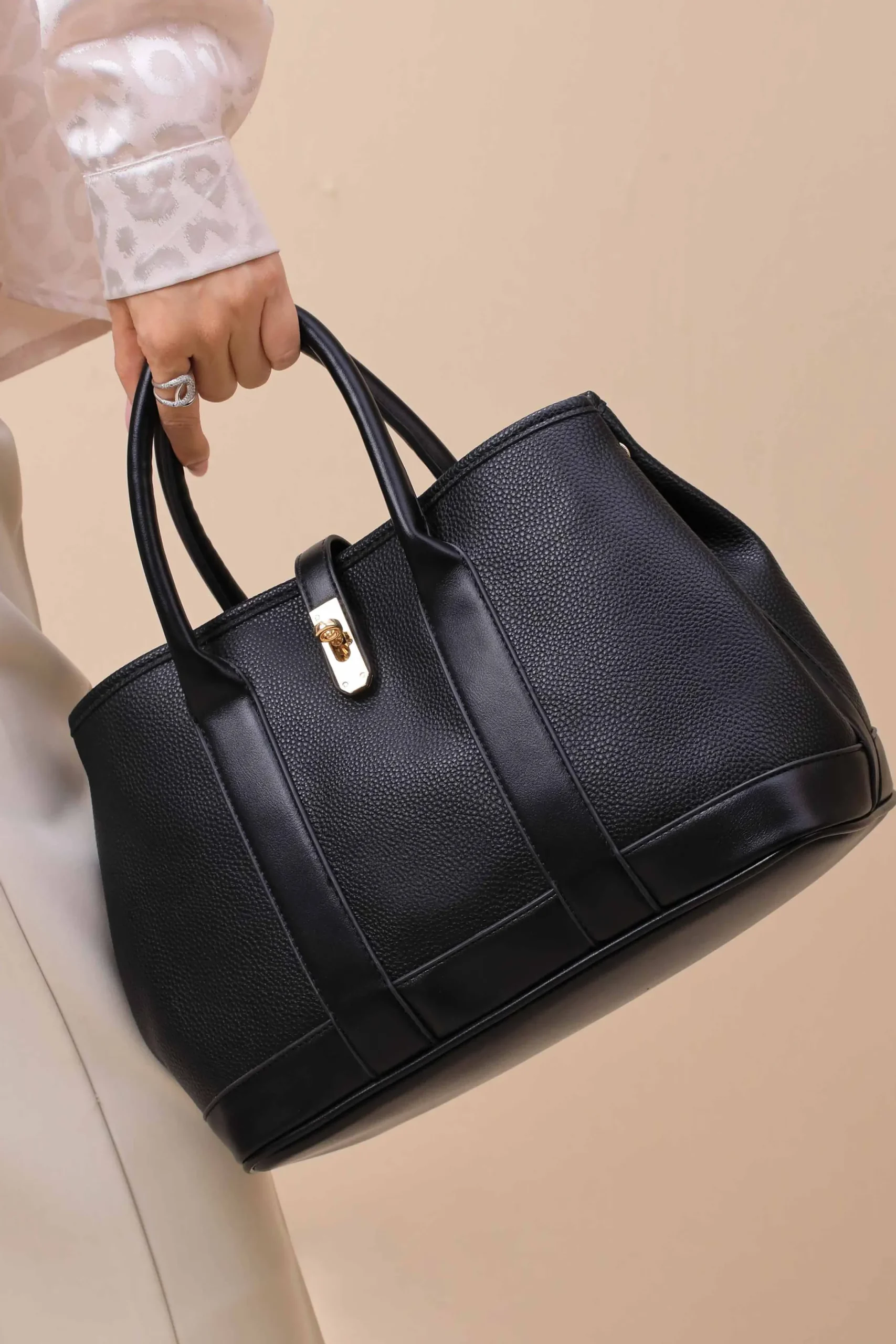 Black Shoulder Bag-444802103