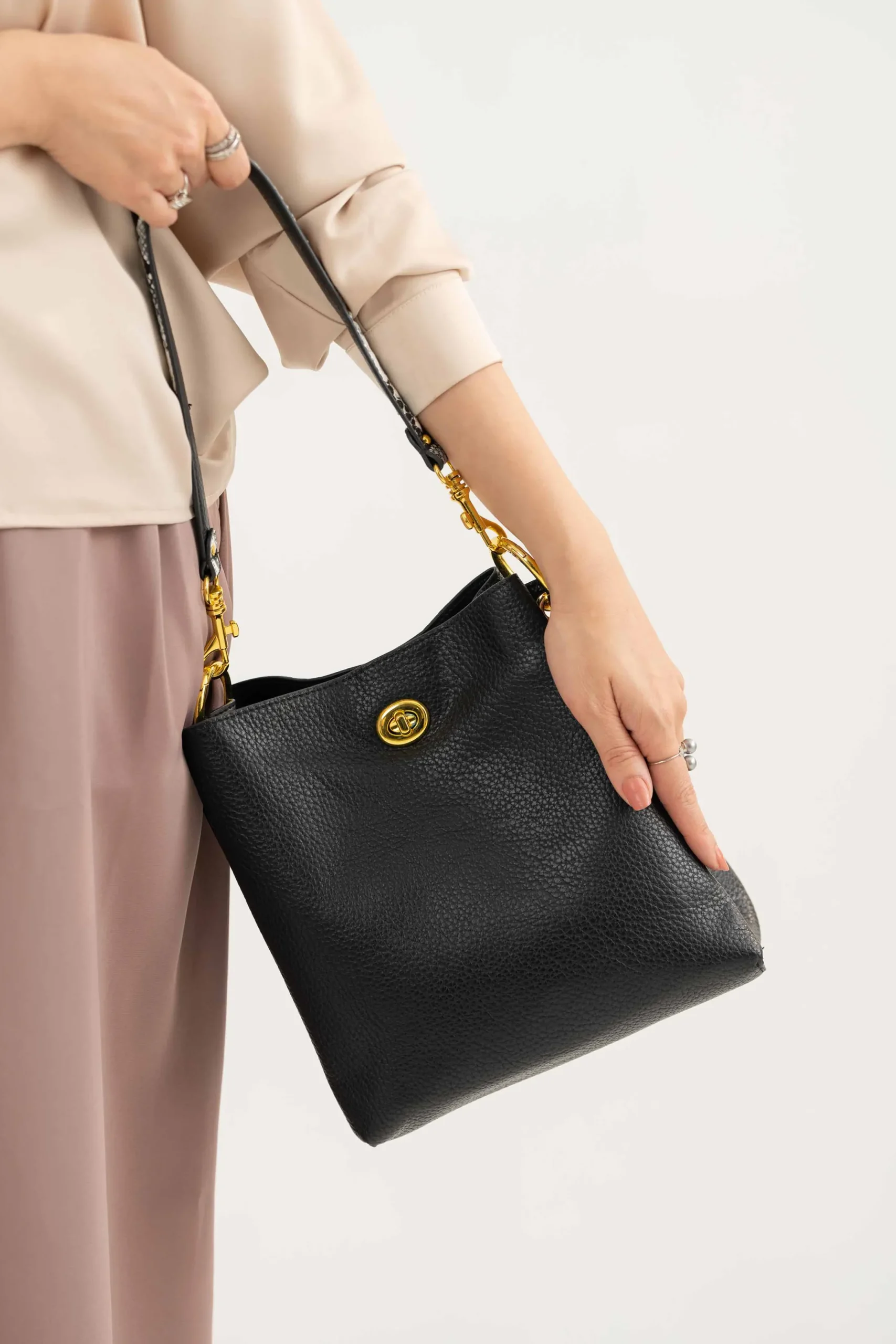 Black Shoulder Bag-441002103