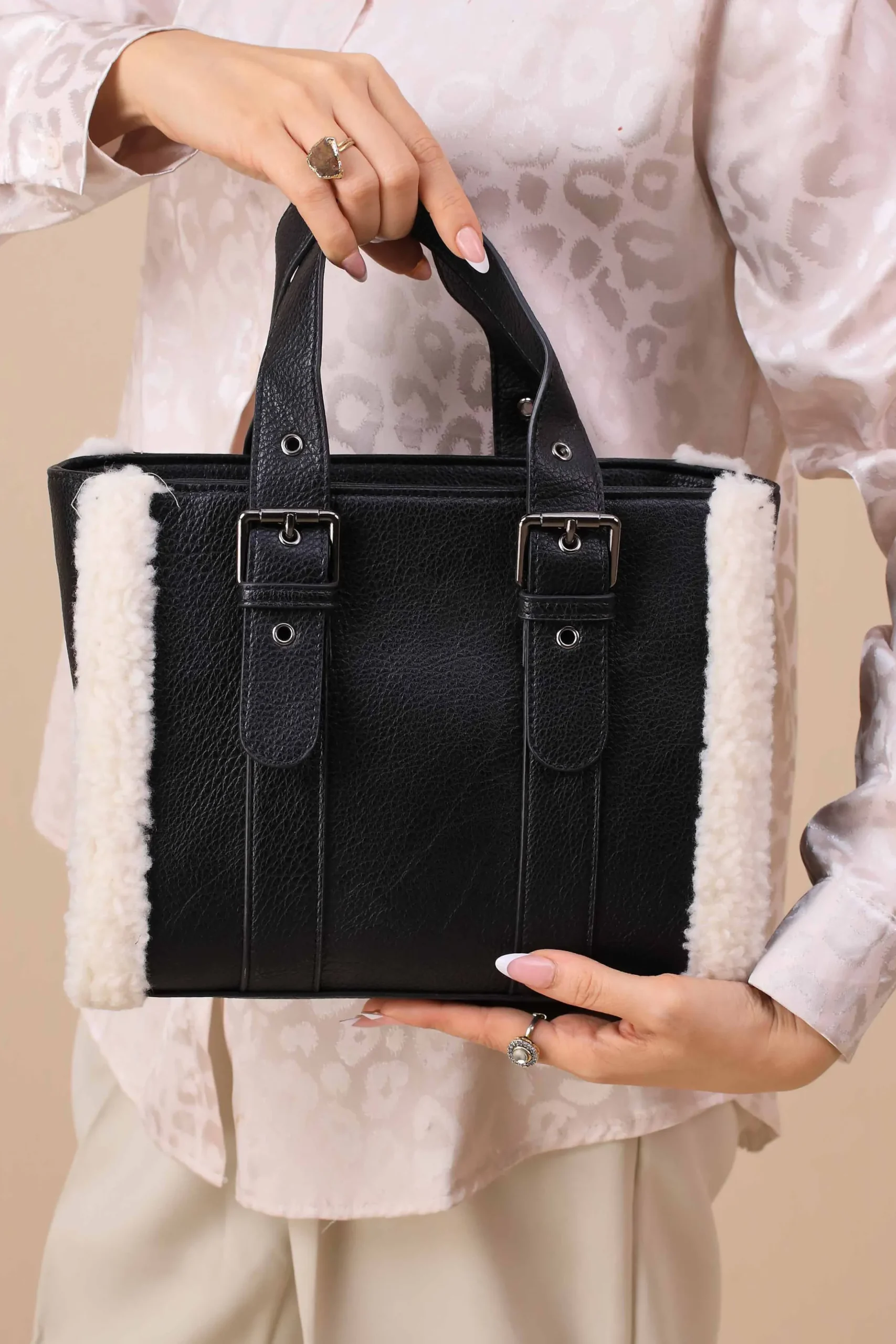 Black Tote Bag-444792103