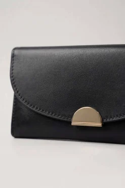 Black Wallet-446622103