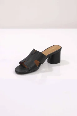 Black Wedge-443082903