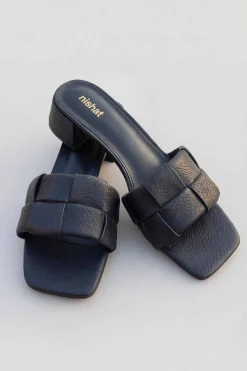 Black Wedges-445342903