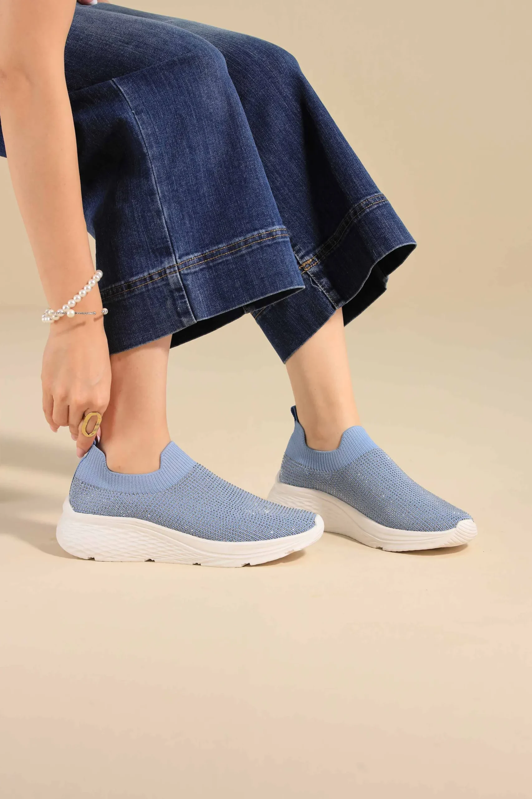 Blue Canvas-443172908