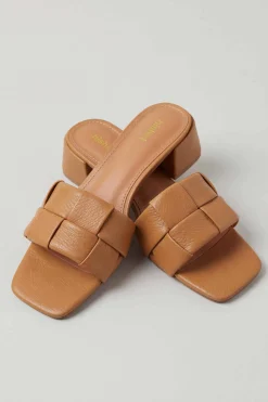 Camel Wedges-445342929