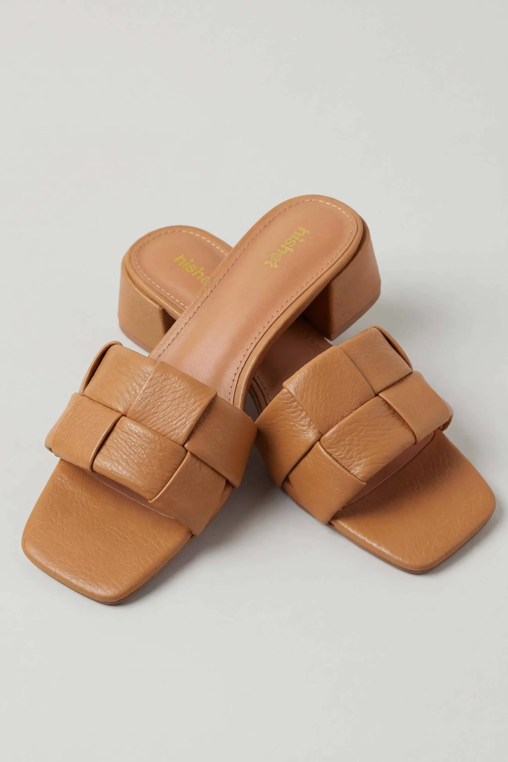 Camel Wedges-445342929