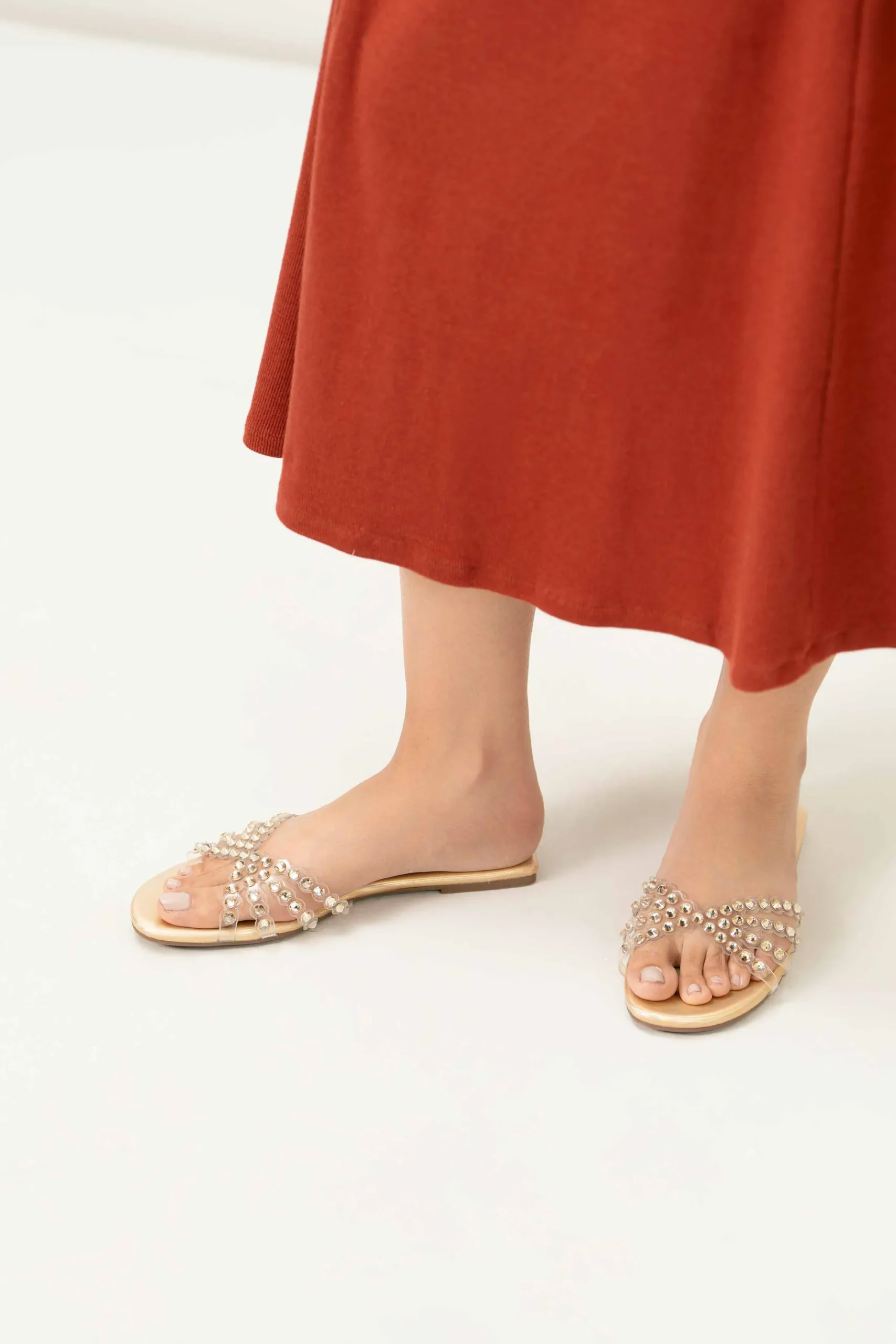 Gold Chappal-440612919