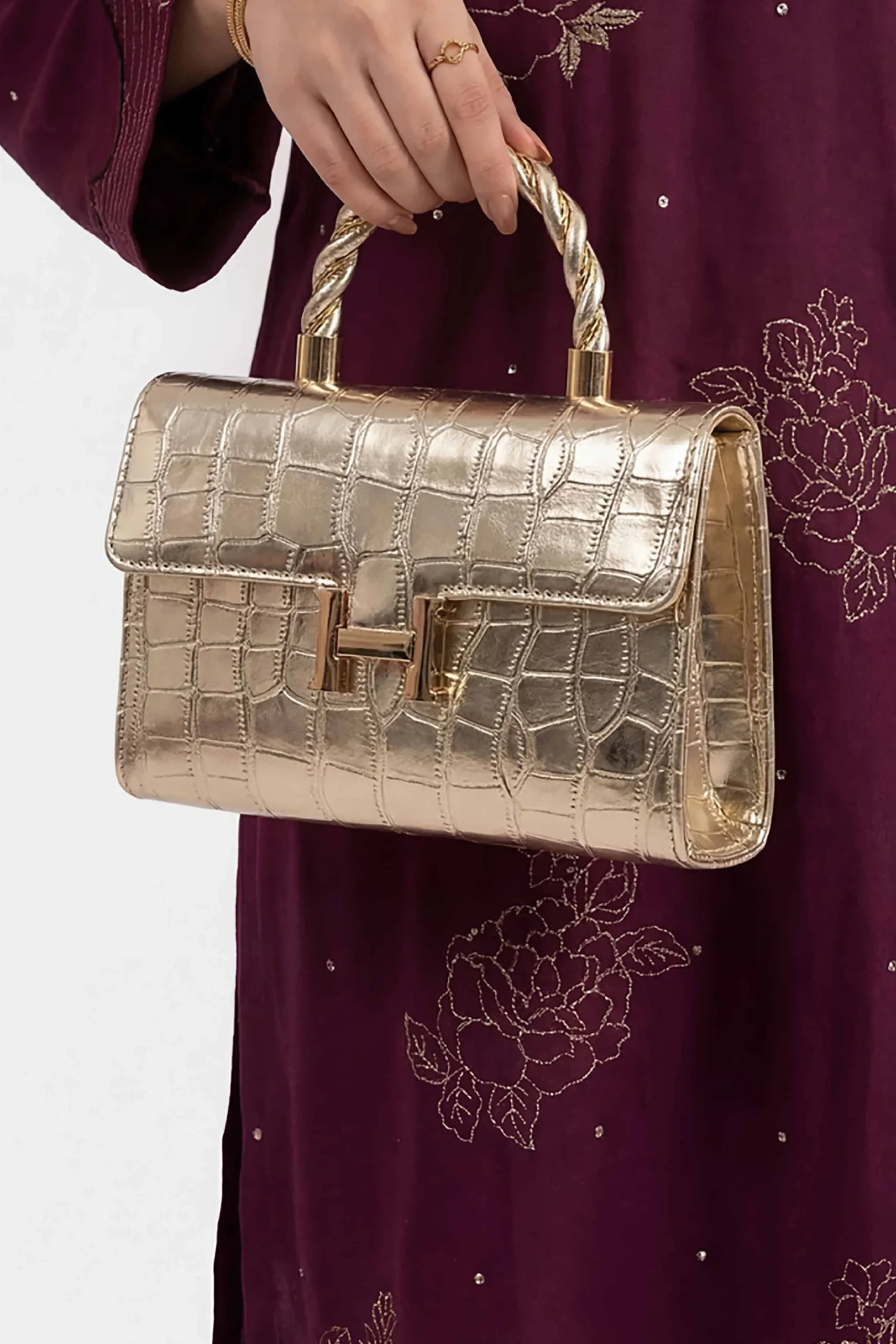 Gold Clutch-448702119