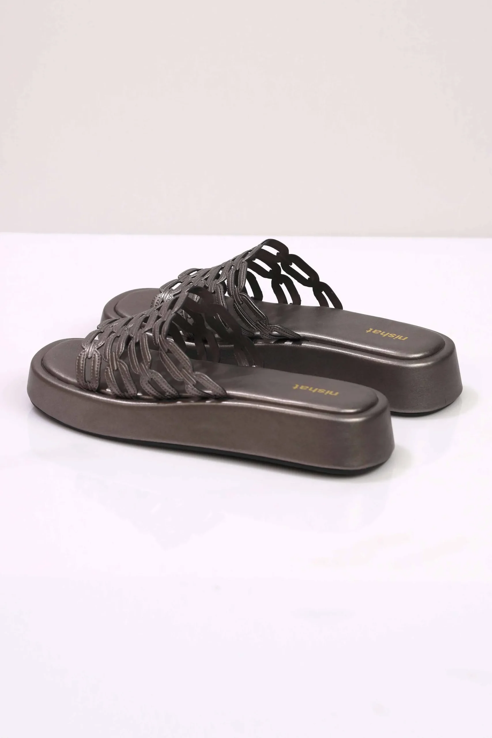 Gun Chappal-443102920