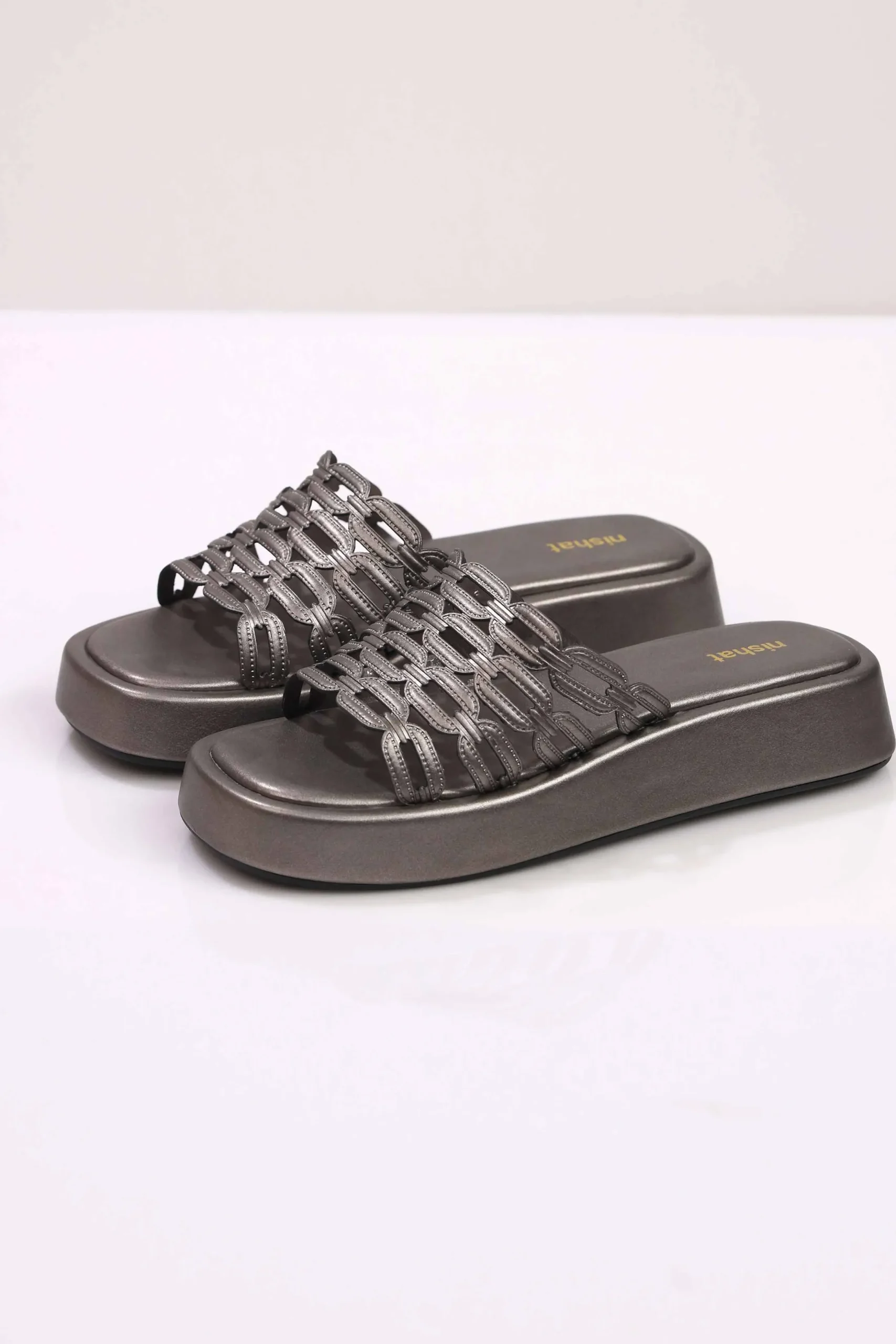 Gun Chappal-443102920