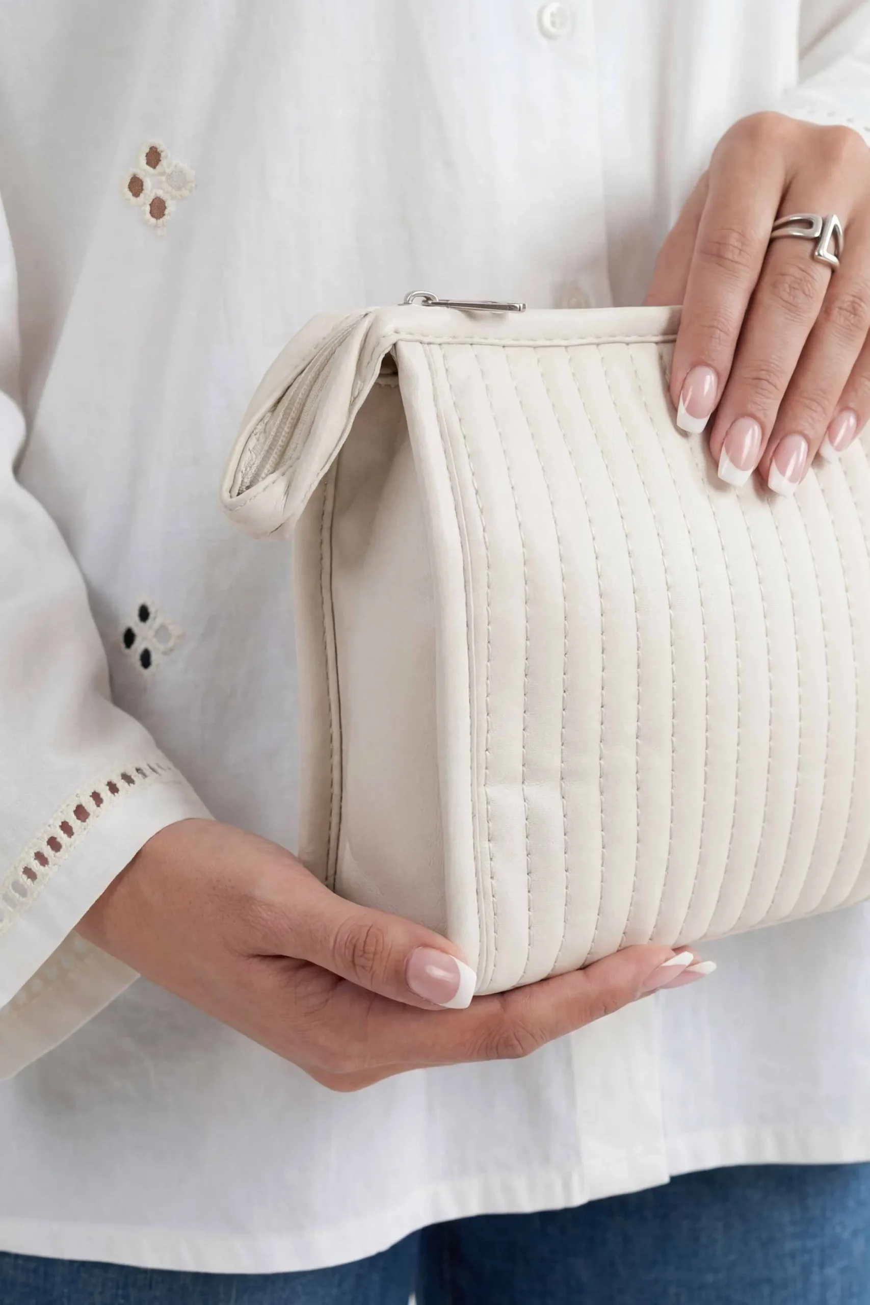 Off White Vanity Bag-448312107