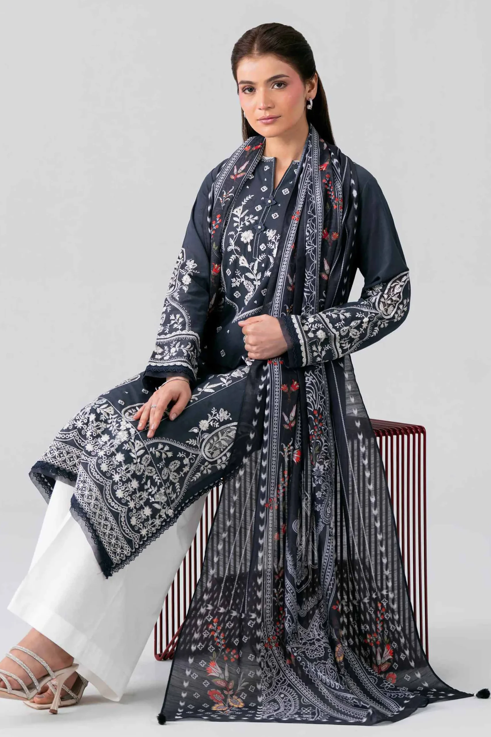 2 Piece - Embroidered Suit - PE26-132