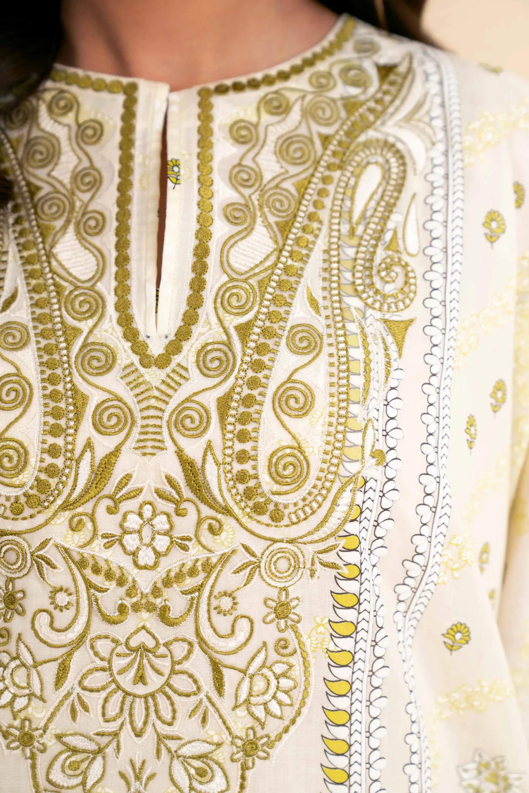 3 Piece - Flatbed Paste Embroidered Suit - 42501660