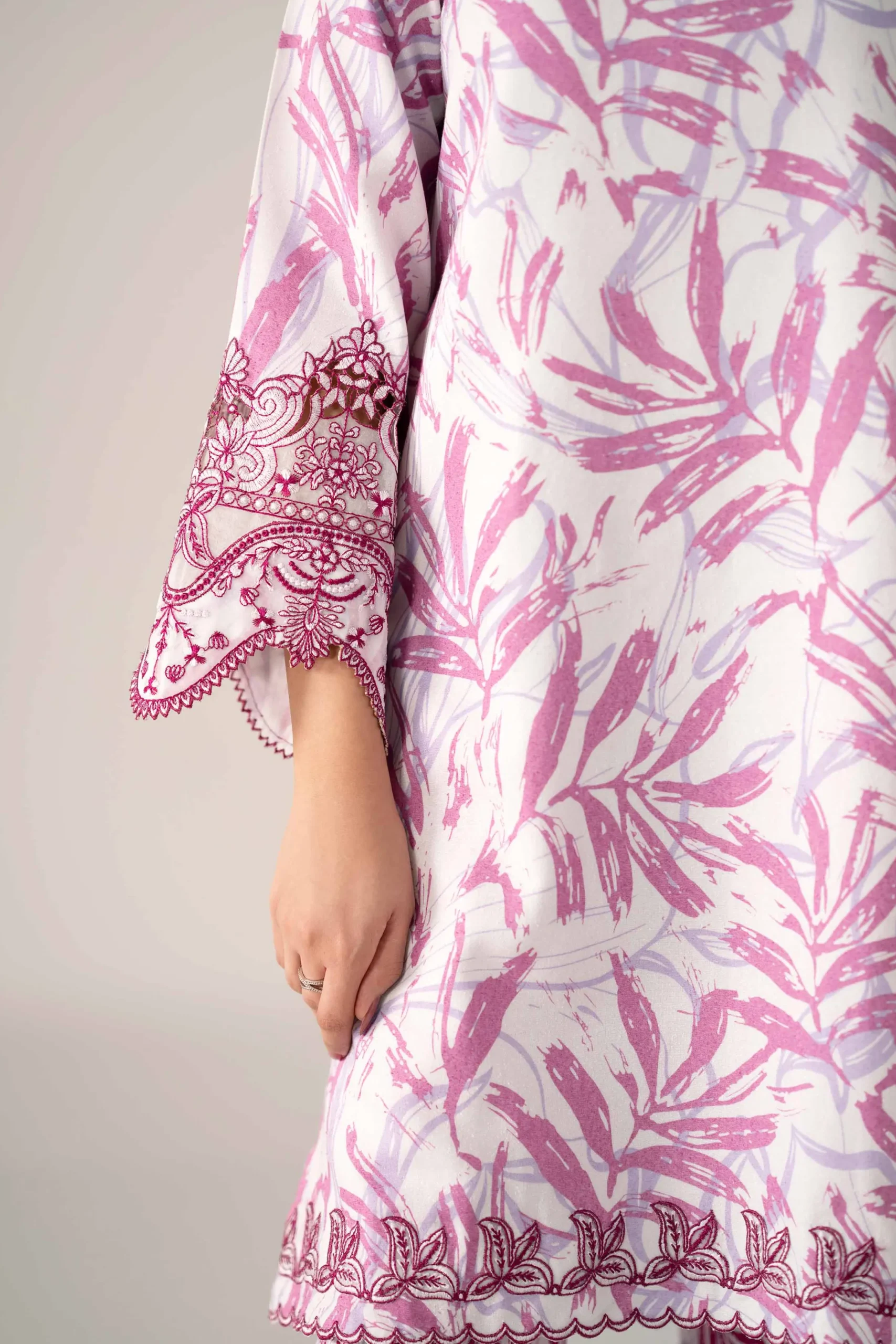 2 Piece - Printed Embroidered Suit - 42502811