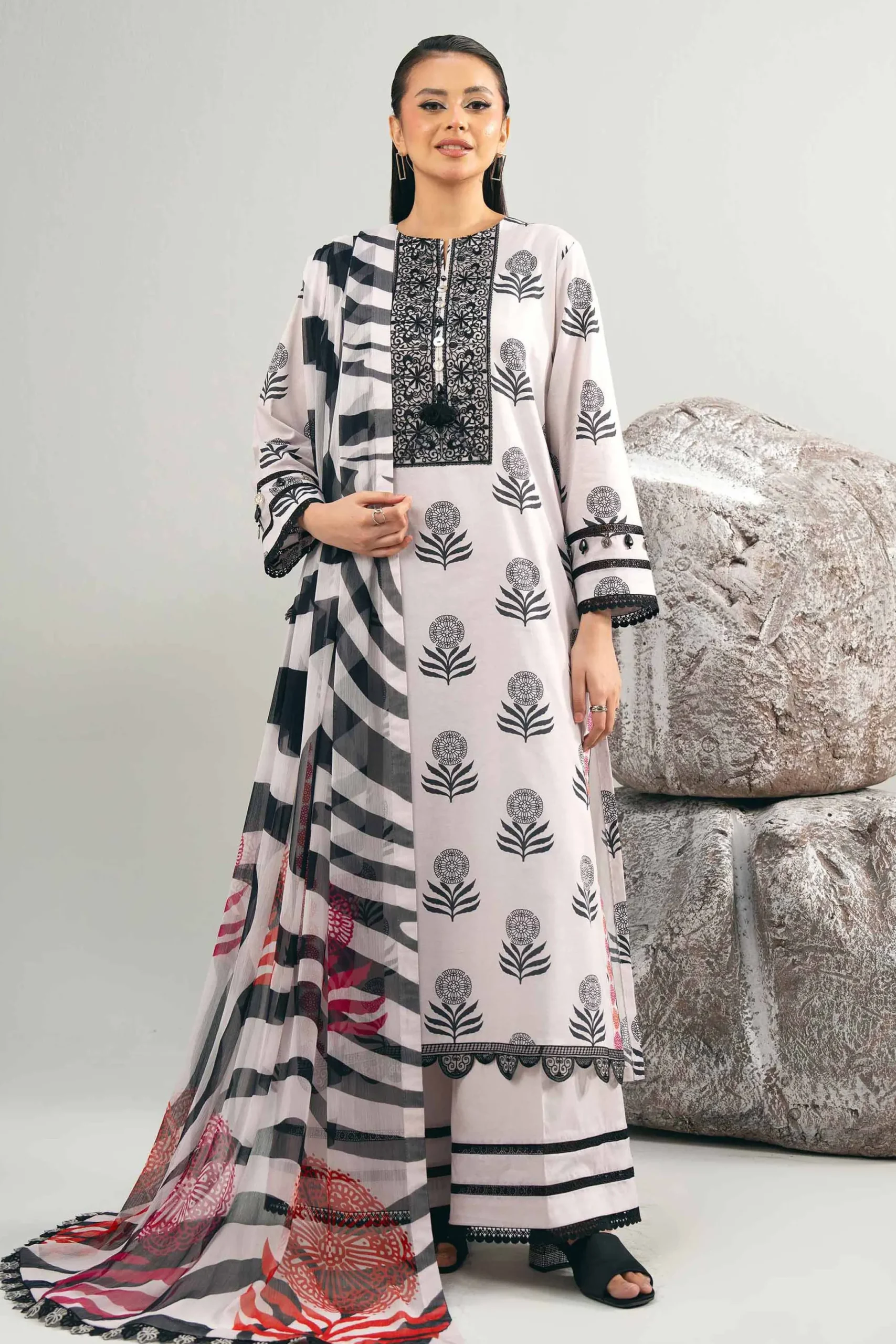 3 Piece - Printed Embroidered Suit - 42502033