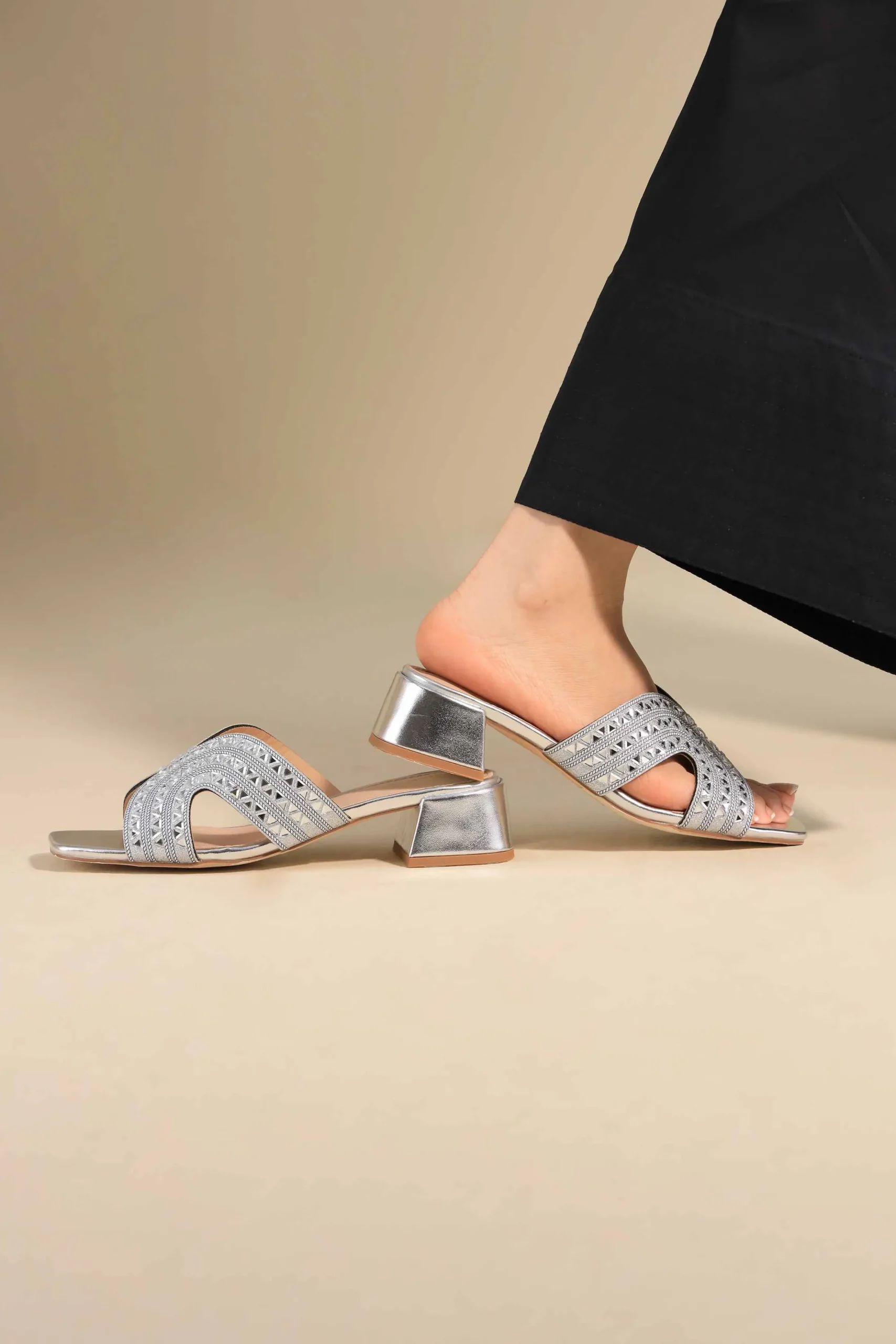 Silver Chappal-445282920