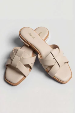 White Chappal-445202912