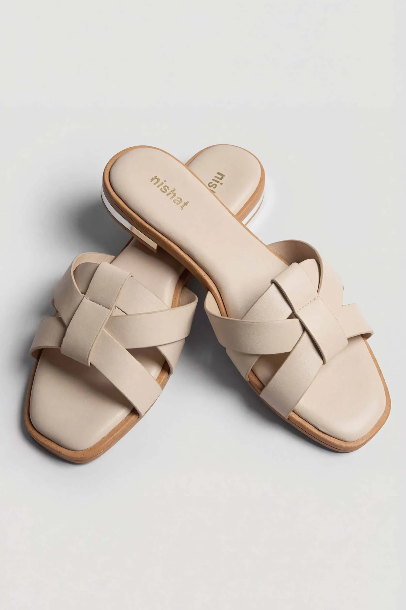 White Chappal-445202912
