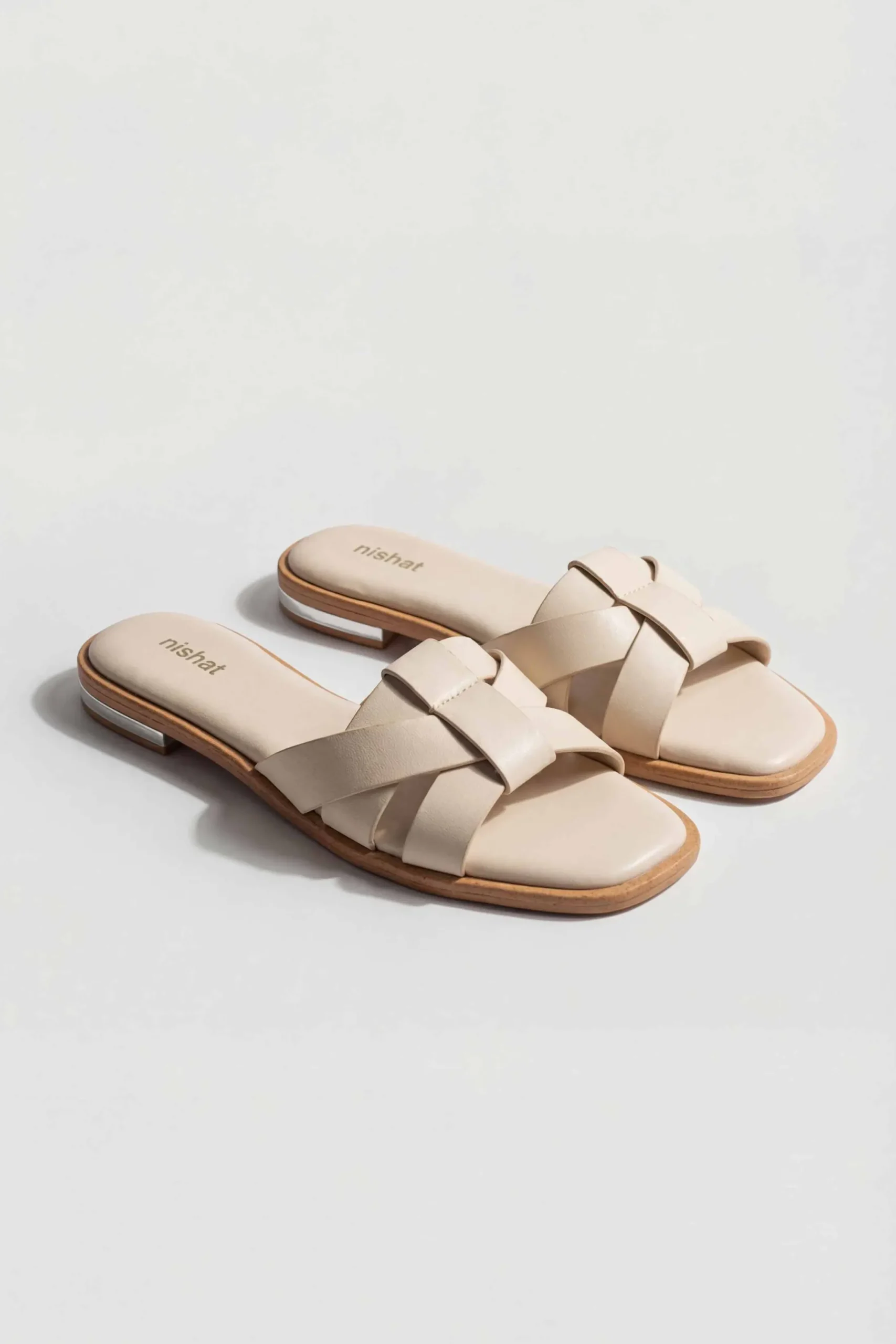 White Chappal-445202912