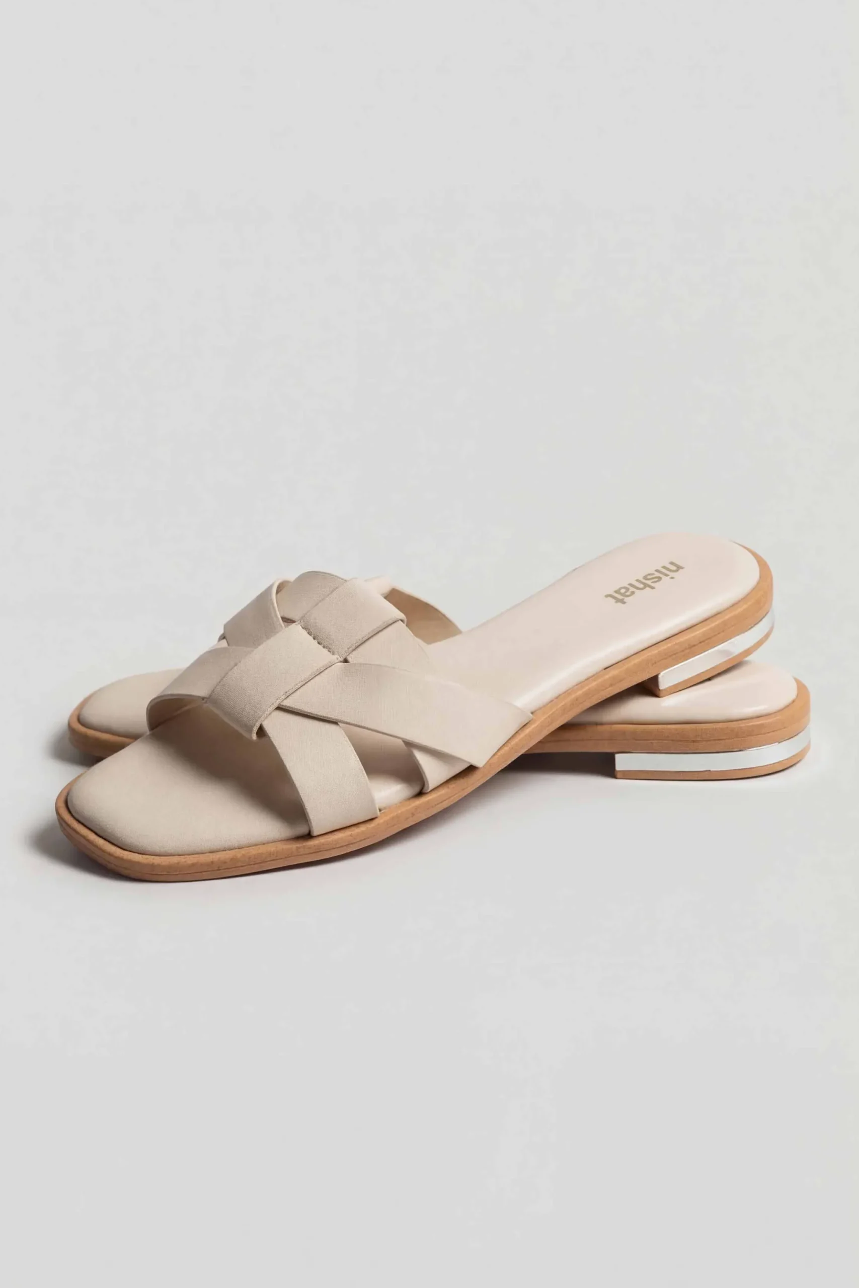 White Chappal-445202912