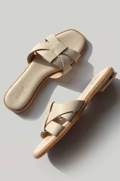 White Chappal-445202912