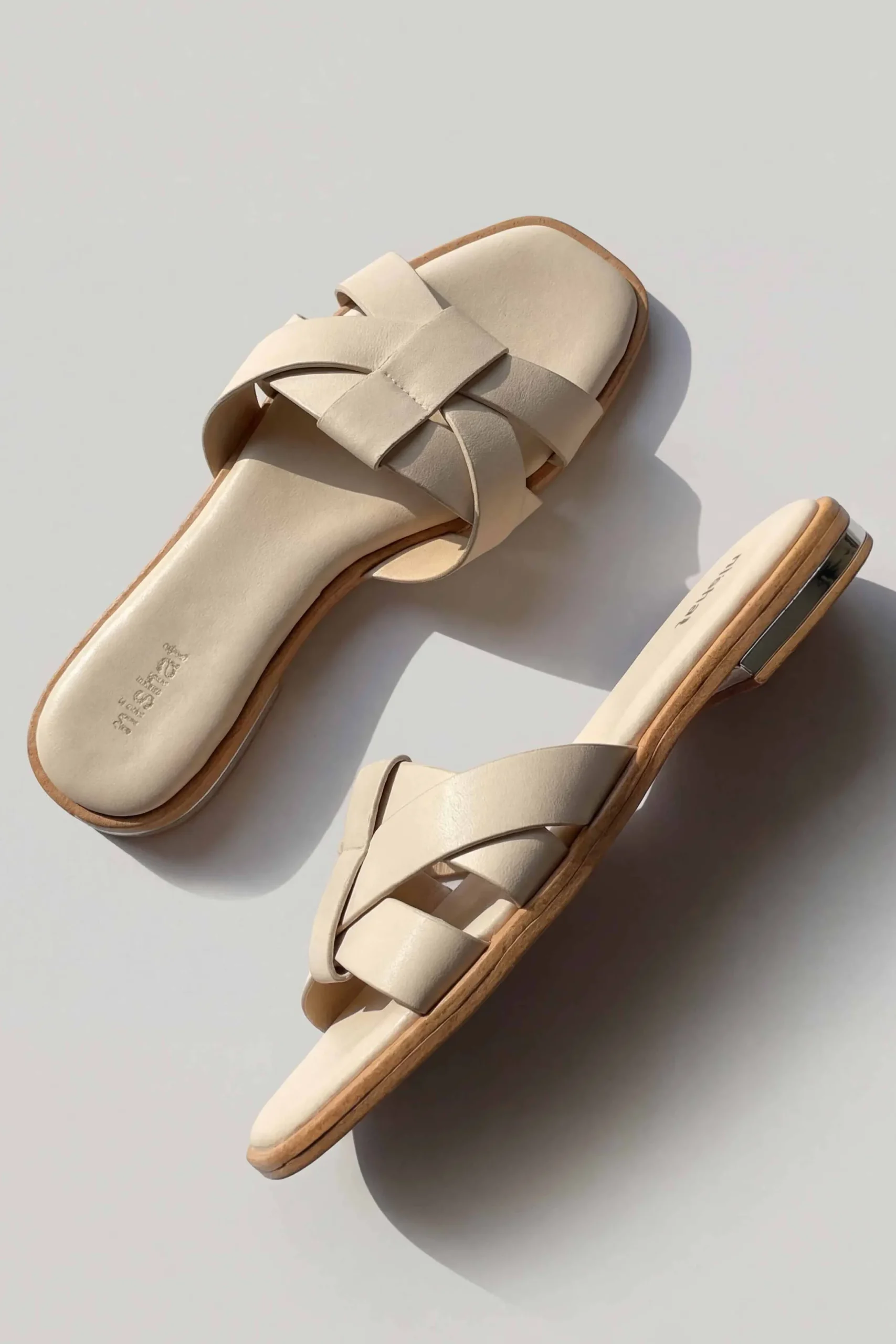 White Chappal-445202912