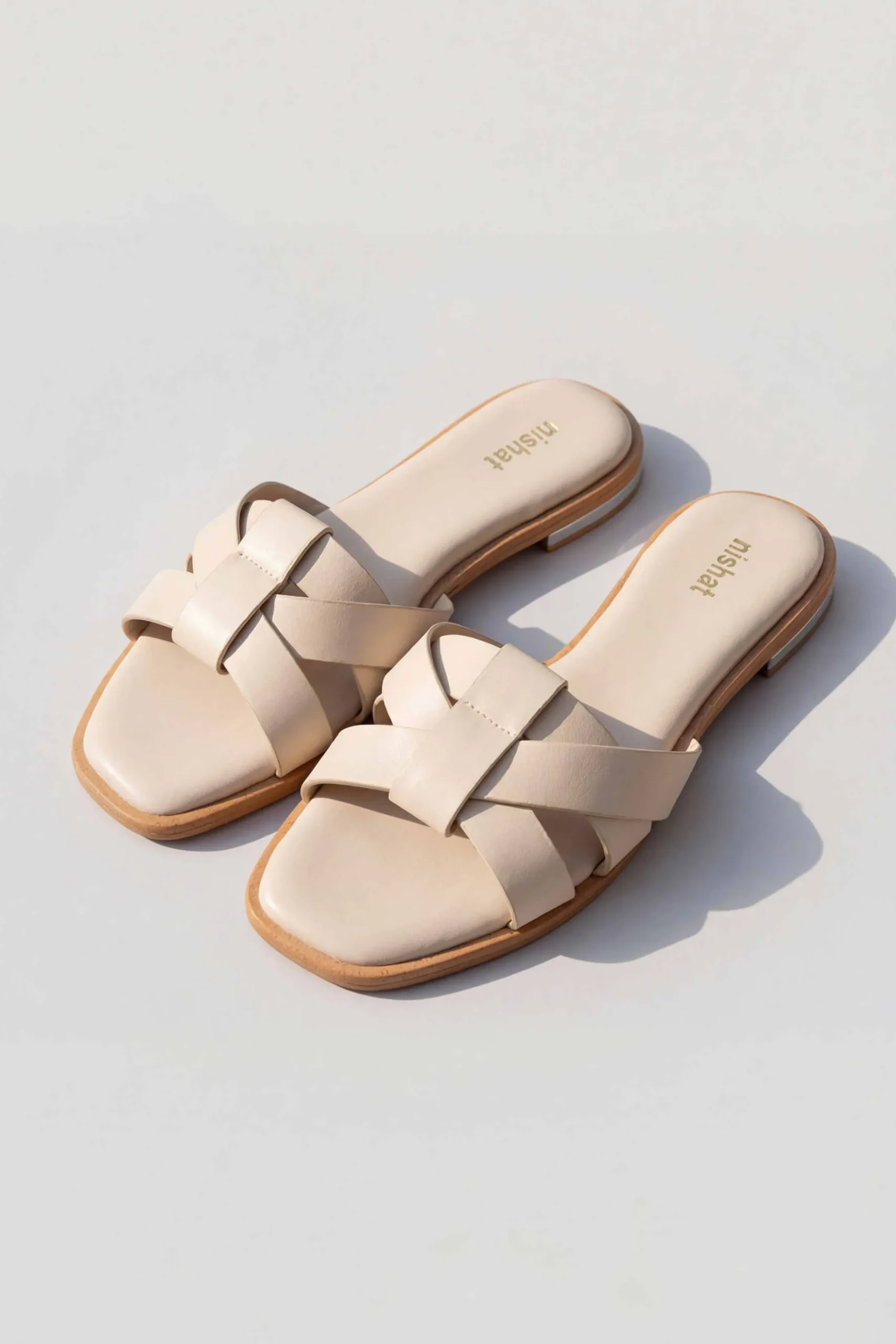 White Chappal-445202912